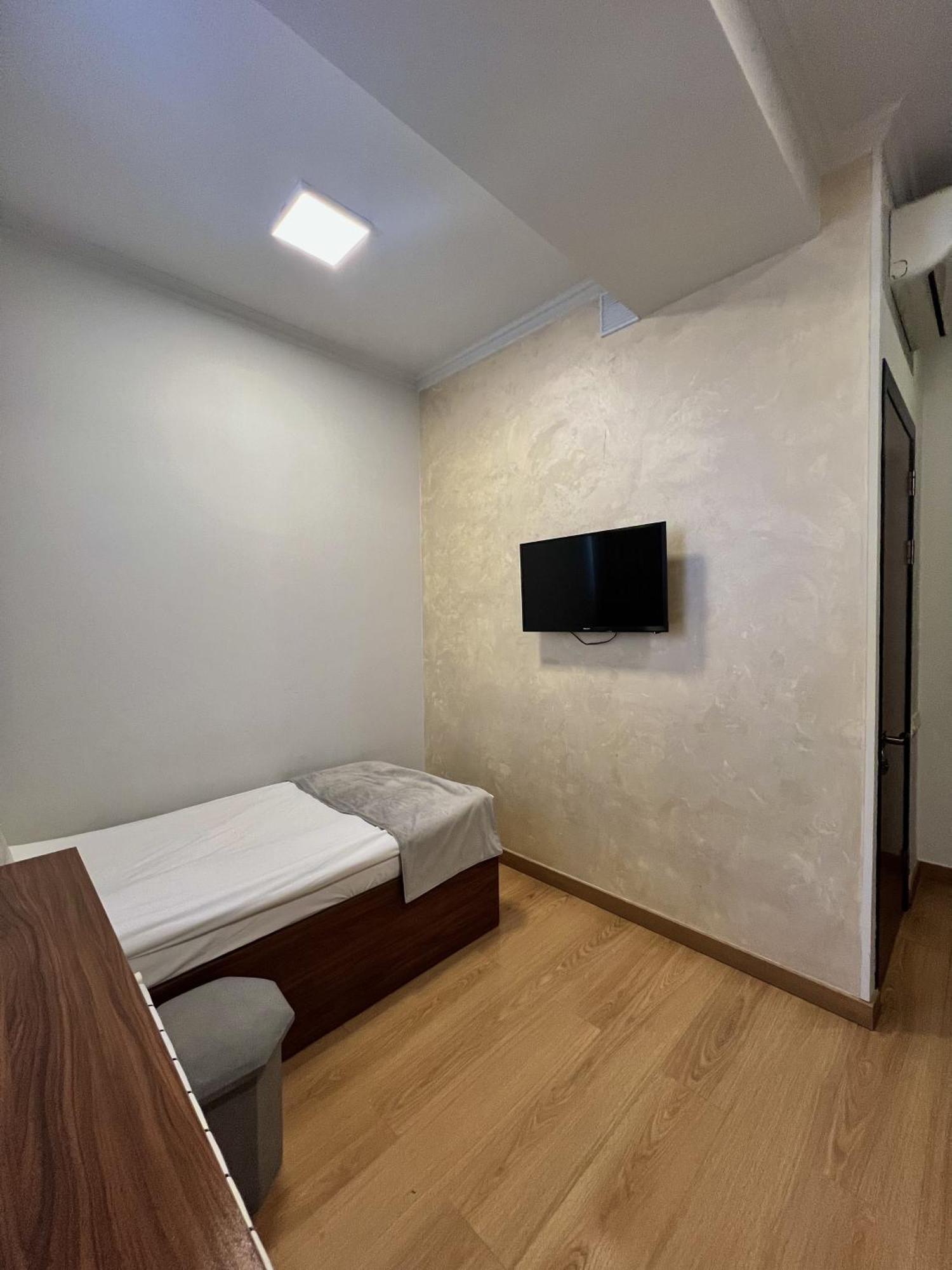 Mashtots Hotel Jerevan Exteriör bild