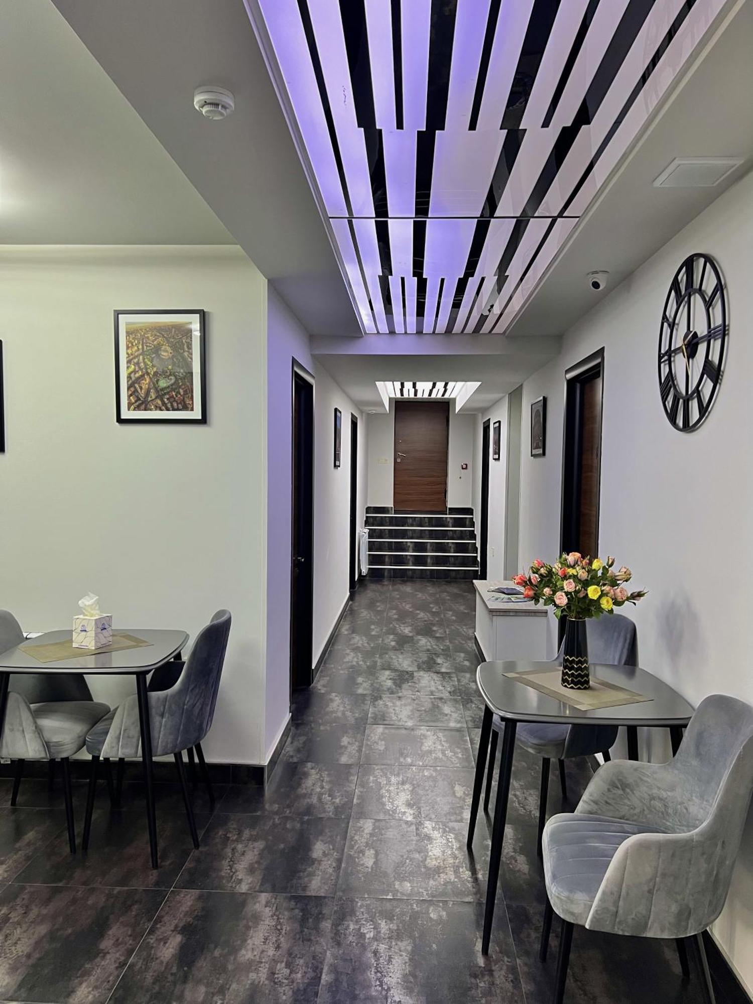 Mashtots Hotel Jerevan Exteriör bild