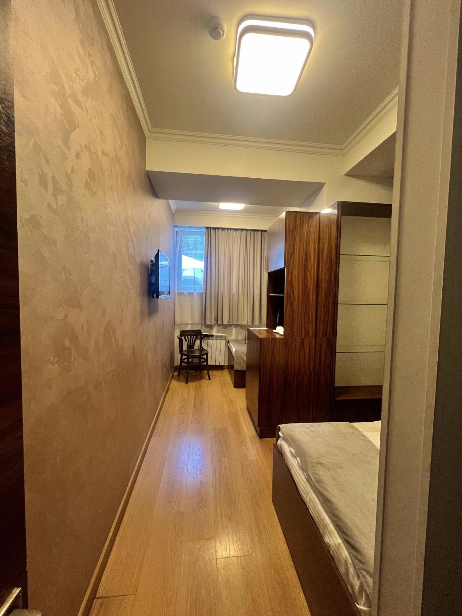 Mashtots Hotel Jerevan Exteriör bild