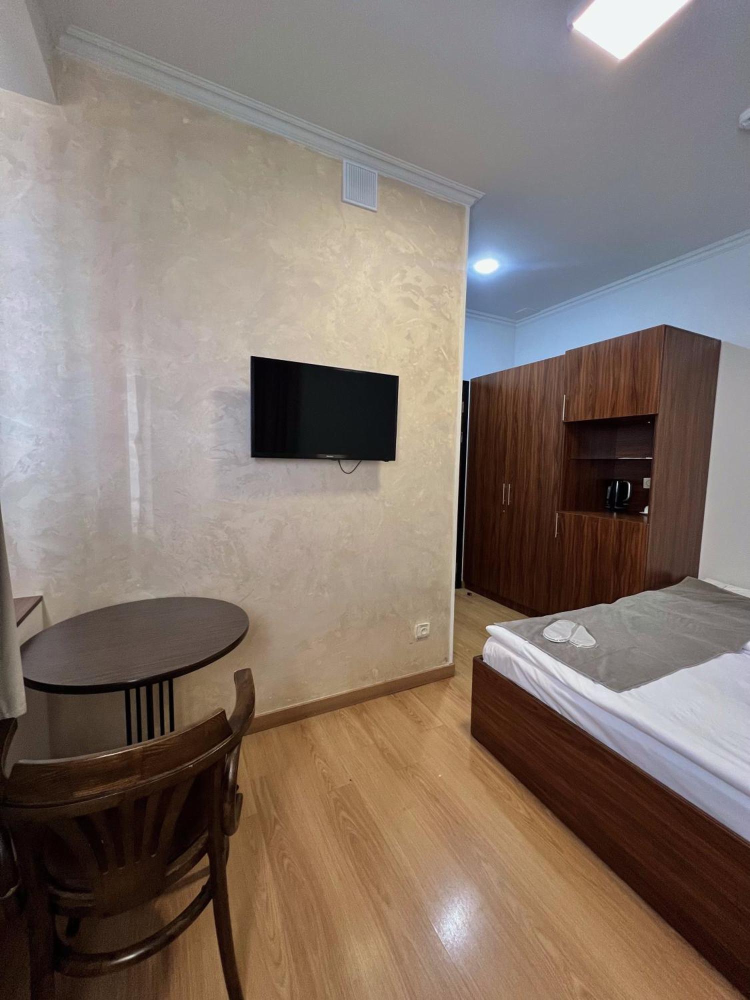 Mashtots Hotel Jerevan Exteriör bild