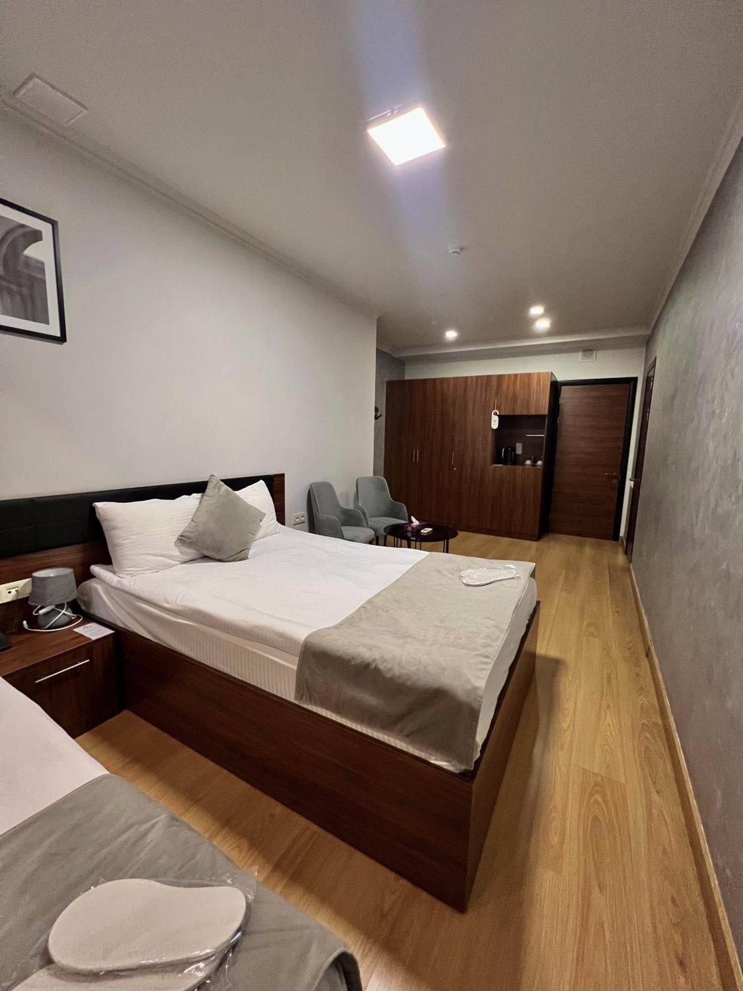 Mashtots Hotel Jerevan Exteriör bild