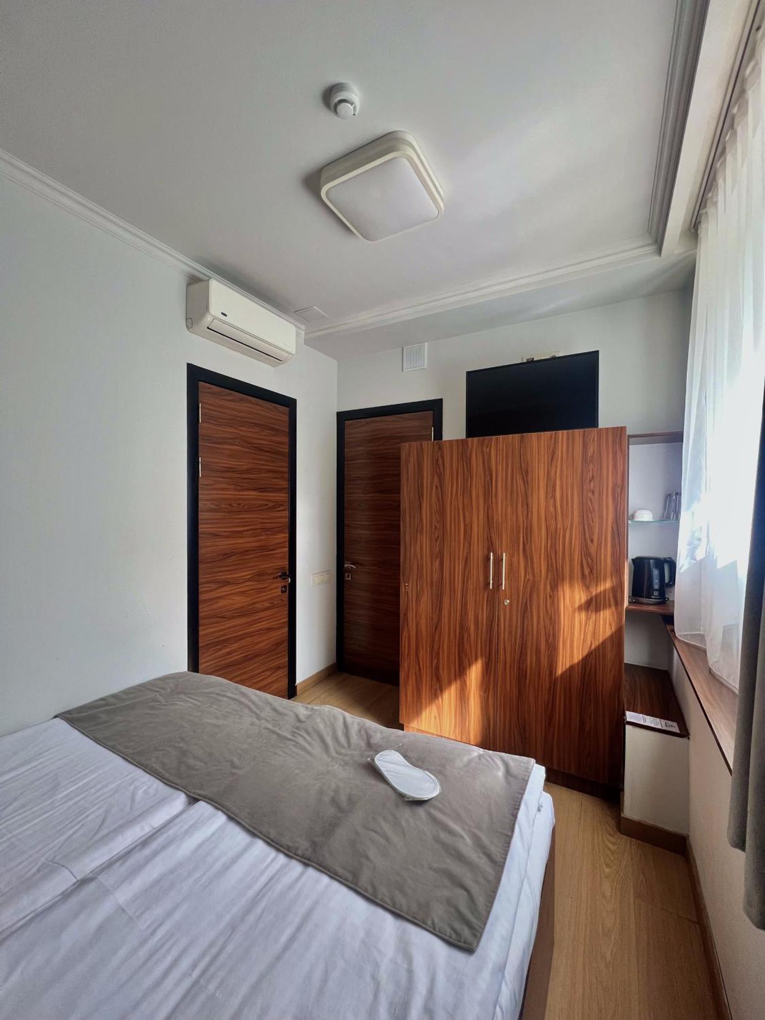 Mashtots Hotel Jerevan Exteriör bild